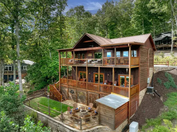 411 Highland Circle, Blue Ridge, GA 30513
