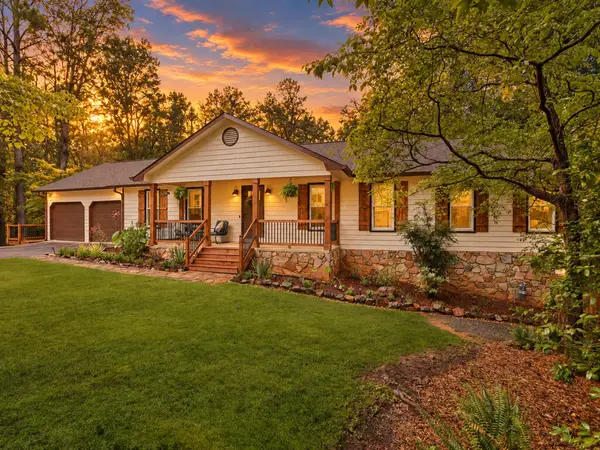 518 Picketts Crossing, Acworth, GA 30101