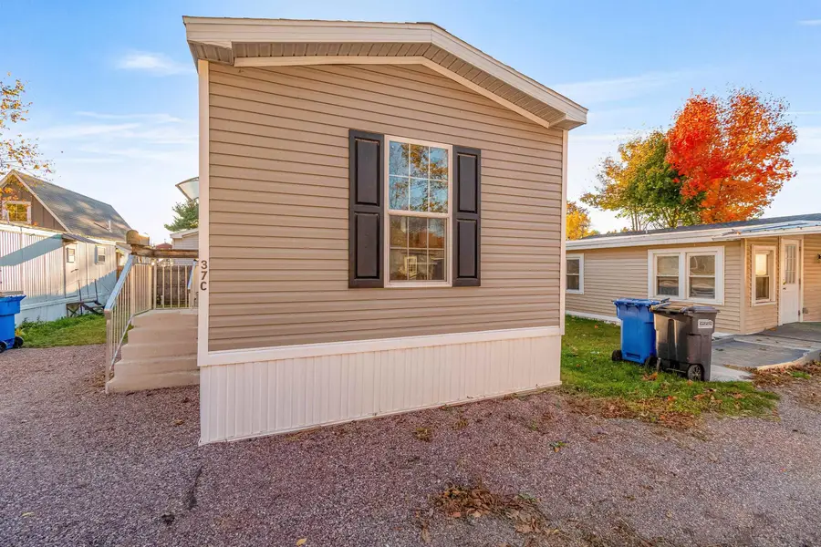 37 Avenue C, Burlington, VT 05408 - Image #3