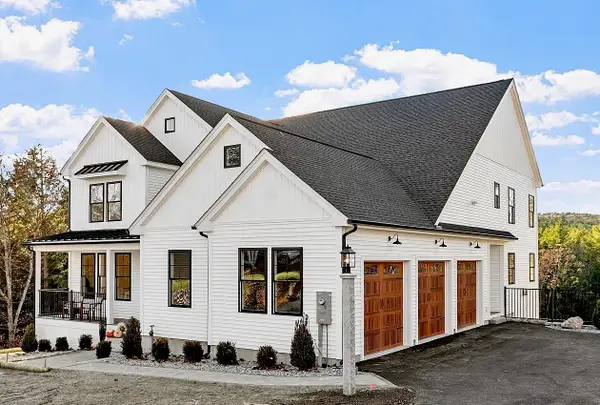 18 Sprague Mill Road, Bedford, NH 03110