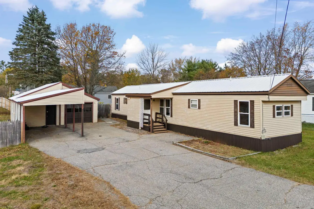 11 Evelyn Avenue, Raymond, NH 03077 - Image #1