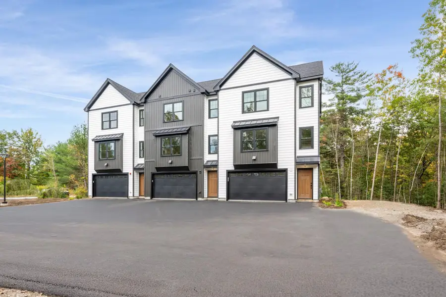 14 Mohawk Drive, Londonderry, NH 03053 - Image #2