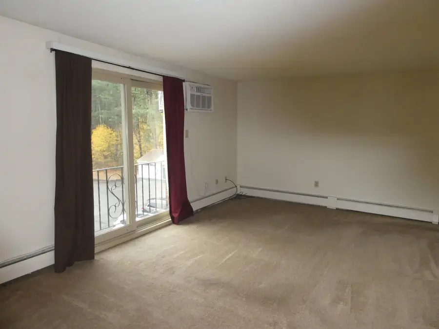 127 ENGLISH VILLAGE Road #302, Manchester, NH 03102 - Image #2