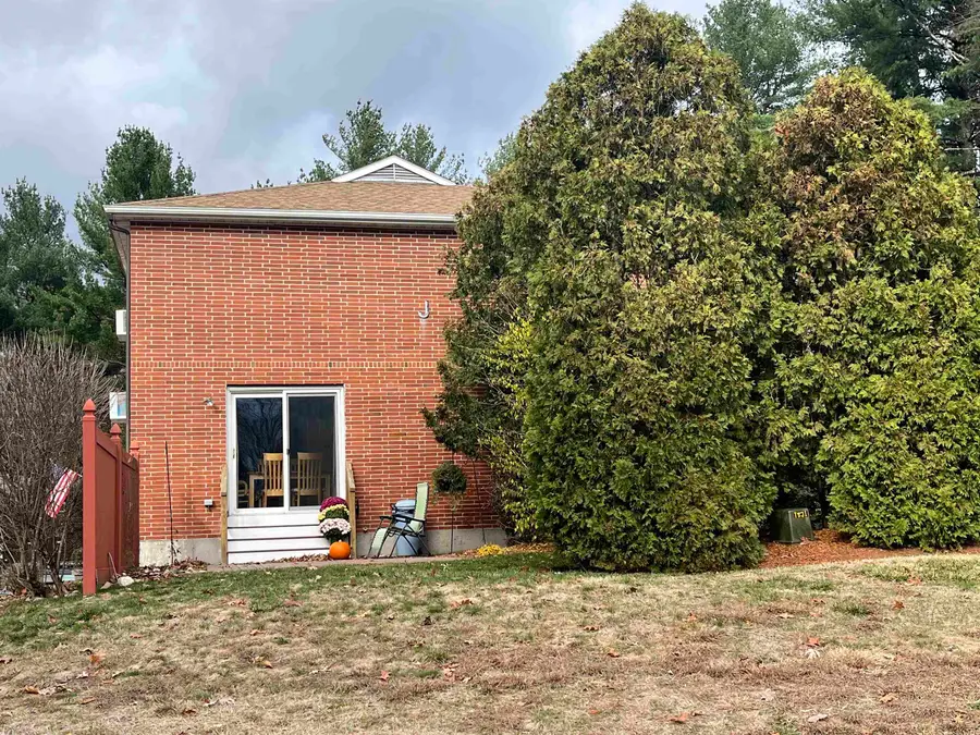 69 Oakridge Drive, Londonderry, NH 03053 - Image #3