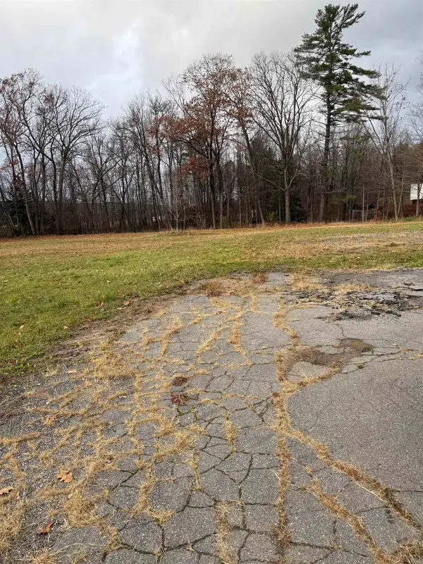 81 River Road, Charlestown, NH 03603