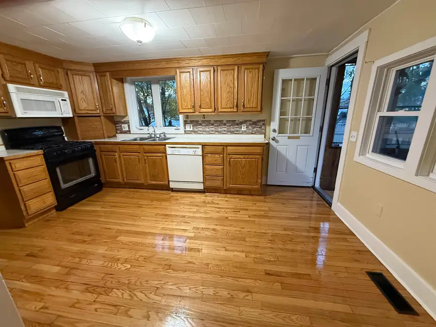 97 Linwood Street, Nashua, NH 03060 - Image #2