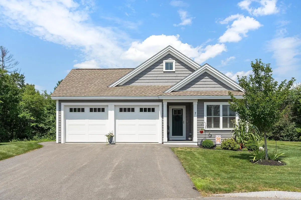 7 Paddock Circle, Nashua, NH 03062 - Image #1