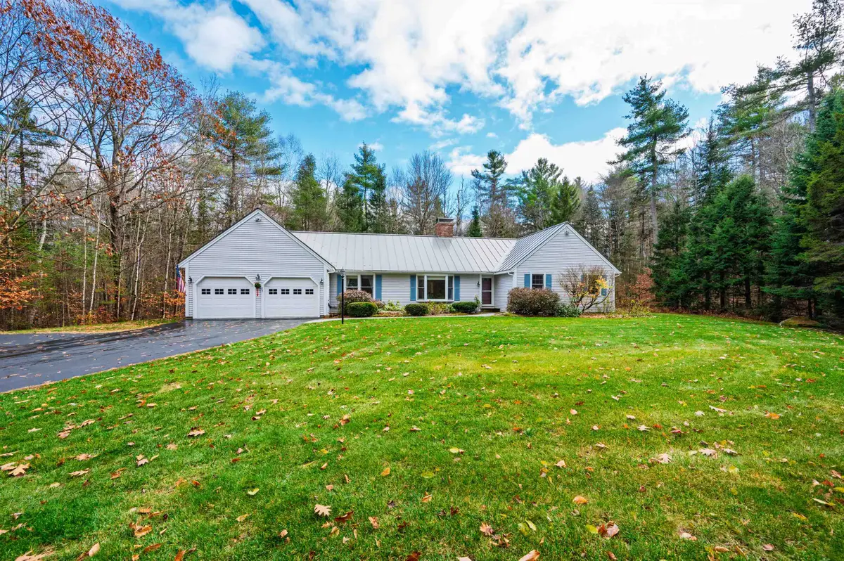 27 Pipers Glen, New London, NH 03257 - Image #1