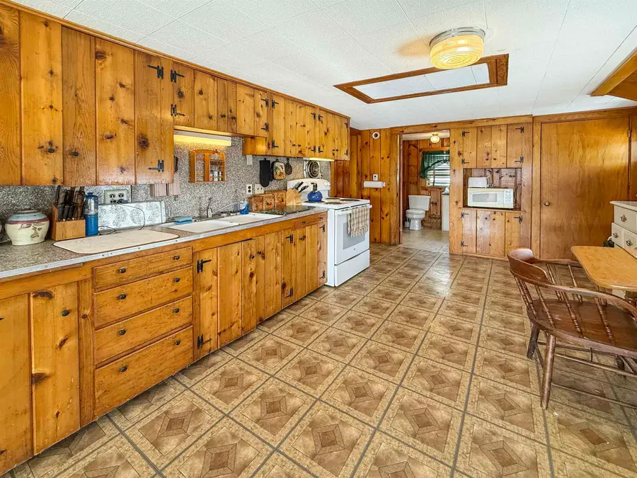 19 Gray Road, Pittsburg, NH 03592 - Image #3