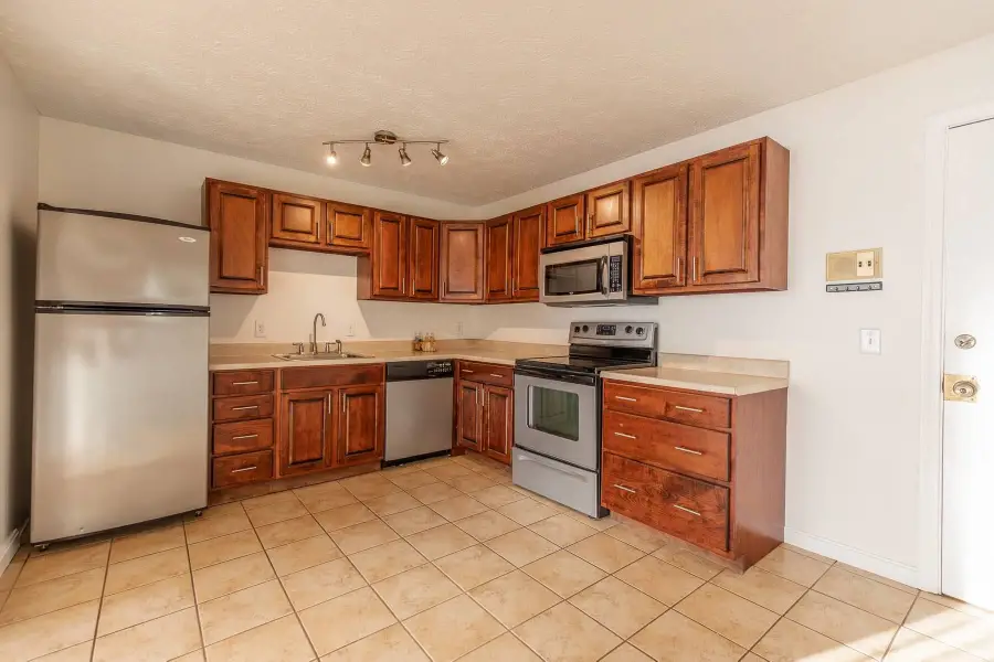 39 Old Hackett Hill Road #3F, Manchester, NH 03102 - Image #2