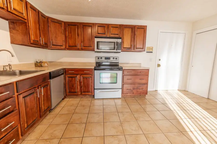 39 Old Hackett Hill Road #3F, Manchester, NH 03102 - Image #3