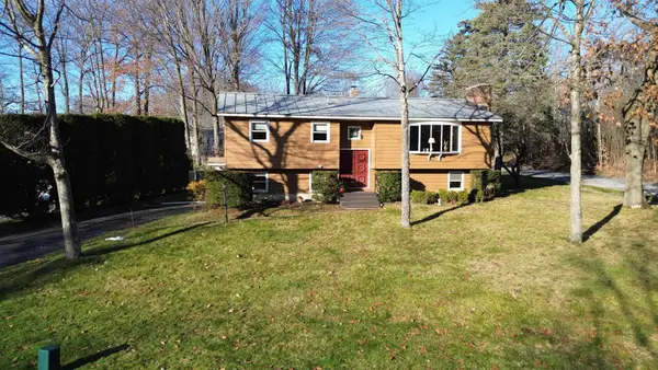 21 Briar Lane, Essex, VT 05452