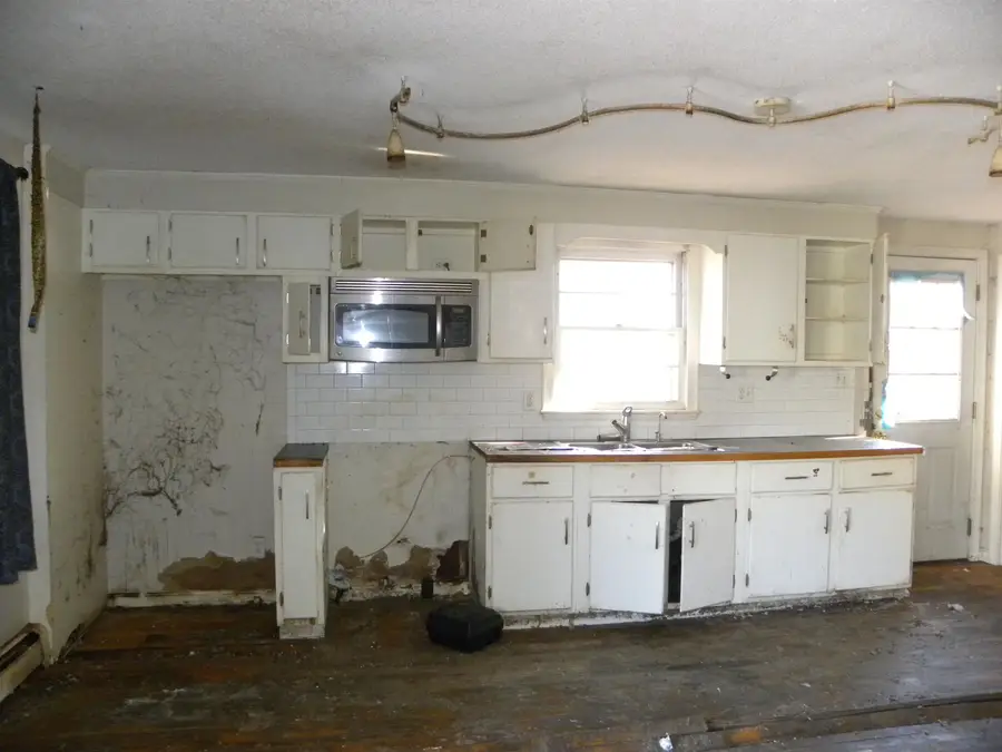 60 W Elmwood Avenue, Manchester, NH 03103 - Image #3