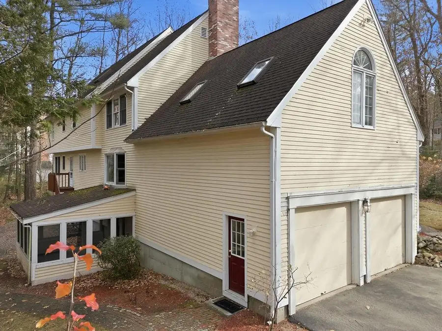 95 Hitching Post Lane, Bedford, NH 03110 - Image #2