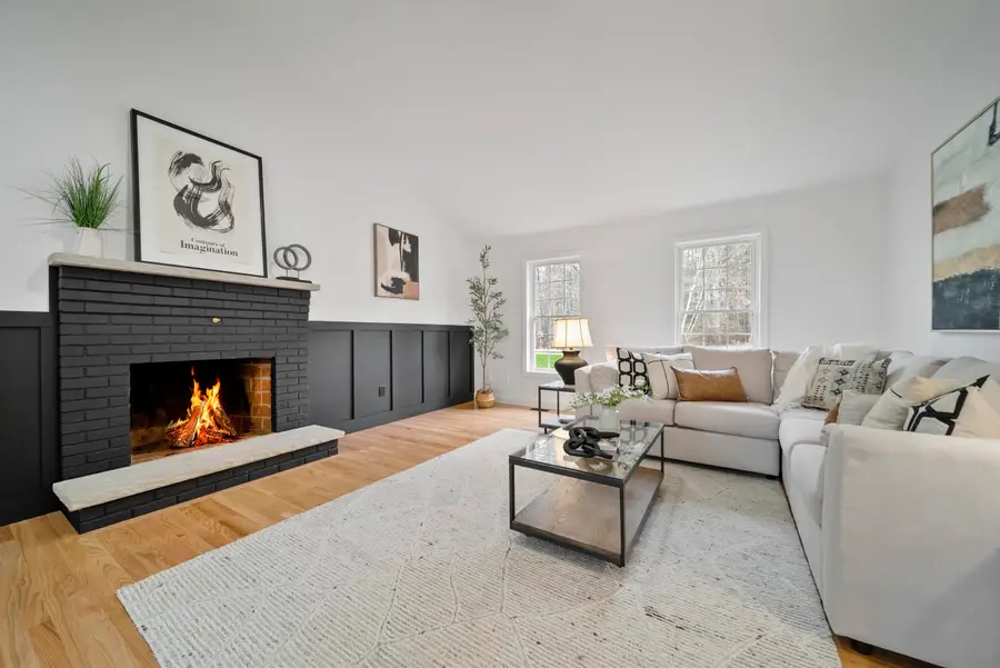 27 Buckingham Drive, Londonderry, NH 03053 - Image #3