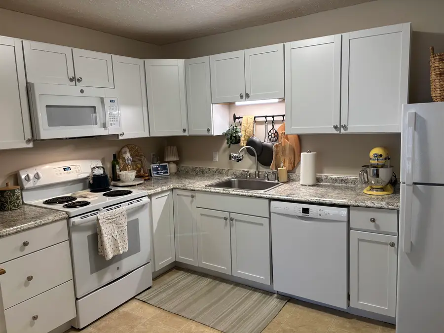 60 Old Hackett Hill Road #2D, Manchester, NH 03102 - Image #2