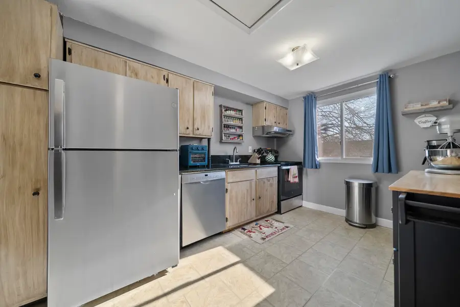 905 Mammoth Road #10, Manchester, NH 03104 - Image #2