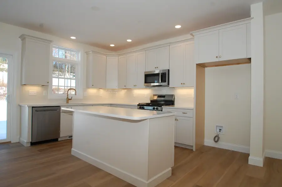 2A Dearborn Circle, Goffstown, NH 03045 - Image #2