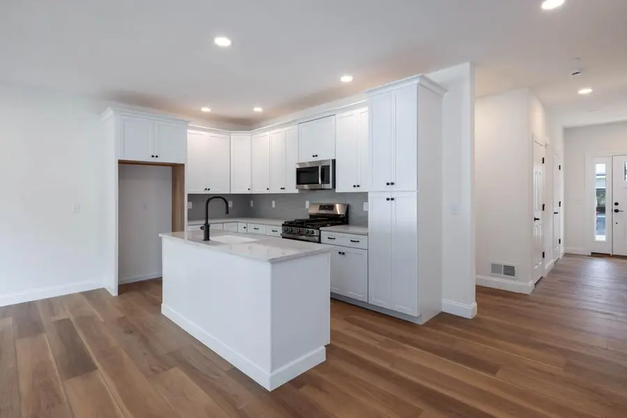 1B Dearborn Circle, Goffstown, NH 03045 - Image #2