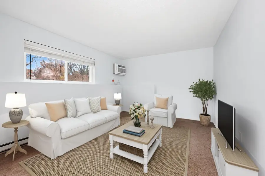 20 Mercury Drive, Londonderry, NH 03053 - Image #2