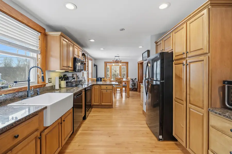 46 Noyes Road, Londonderry, NH 03053 - Image #2