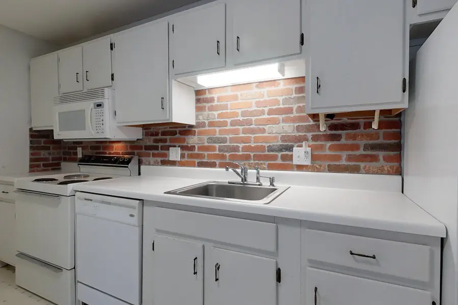 8 Saint James Place #803, Nashua, NH 03062 - Image #3