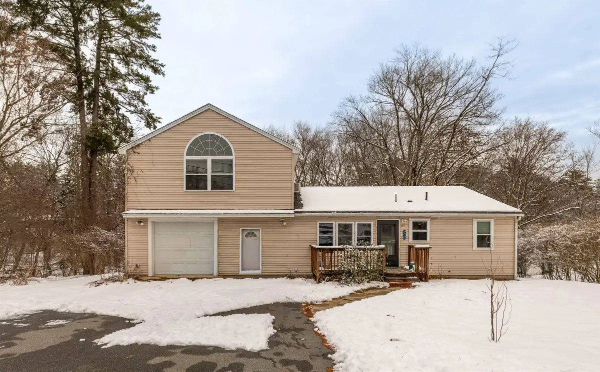 17 Grove Avenue, Salem, NH 03079 - Image #1