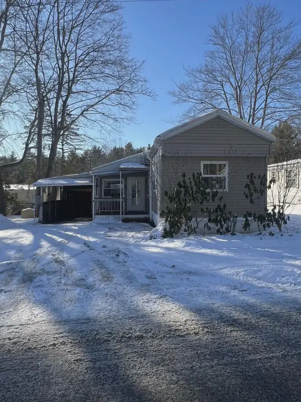 208 Robin Hood Drive, Exeter, NH 03833