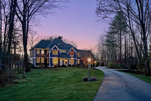 10 Wingate Court, Stratham, NH 03885