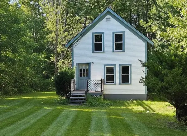 25  Huckins Street, Ossipee, NH 03814