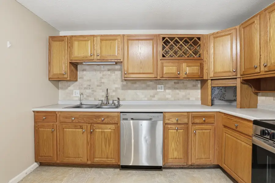 15 Silvestri Circle #9, Derry, NH 03038 - Image #3