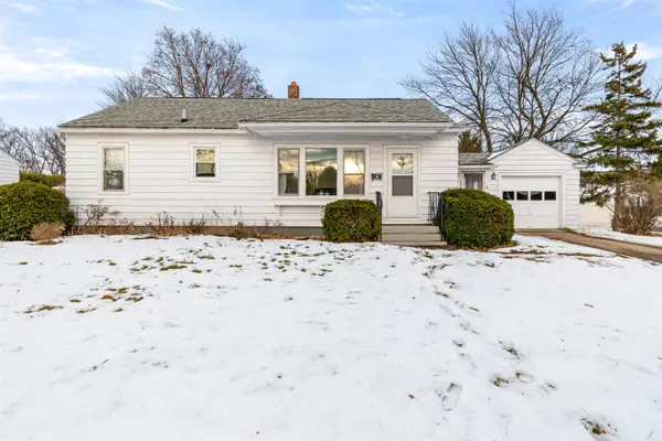 44 Edgemoor Drive, Burlington, VT 05408