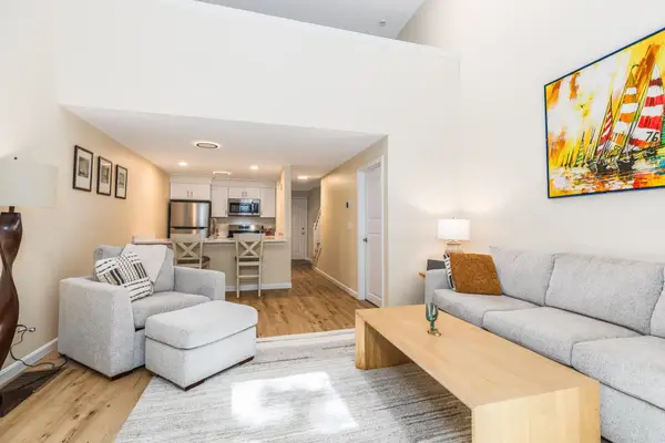 8 Montrose Drive, Stratham, NH 03885