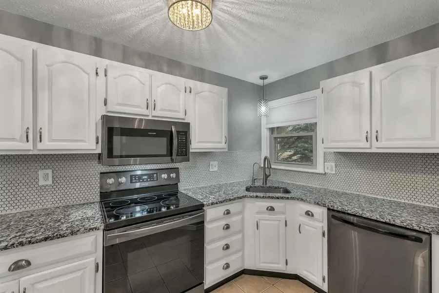 4 Kingston Way #A, Hudson, NH 03051 - Image #3