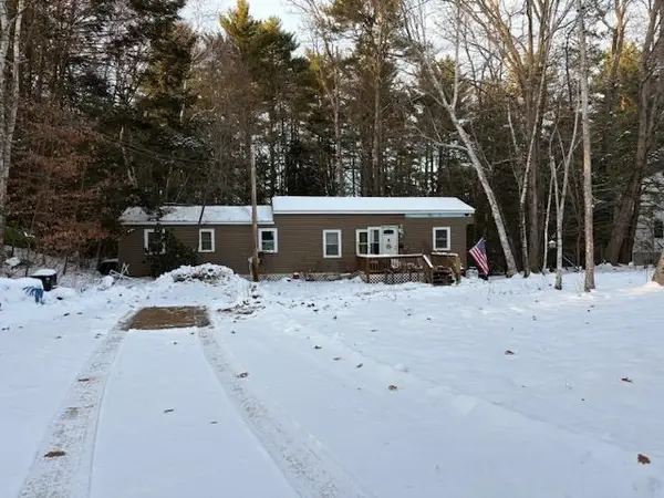 94 Harriman Hill Road, Raymond, NH 03077
