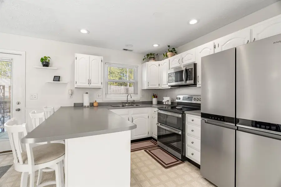 6 Kingston Way #B, Hudson, NH 03051 - Image #3