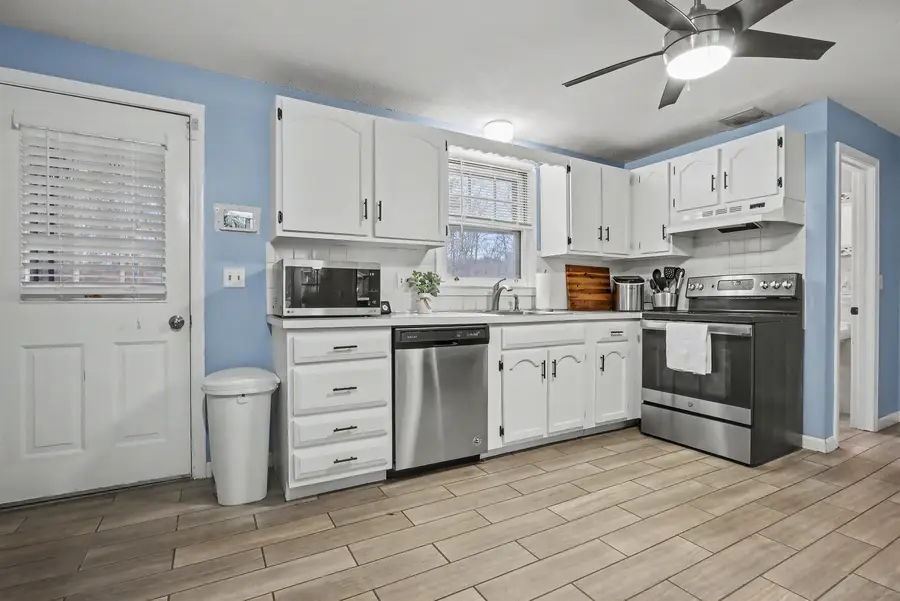 38 Midridge Circle, Londonderry, NH 03053 - Image #2