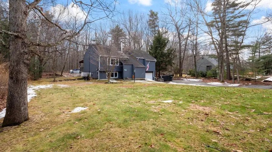48 Redfield Circle, Derry, NH 03038 - Image #3