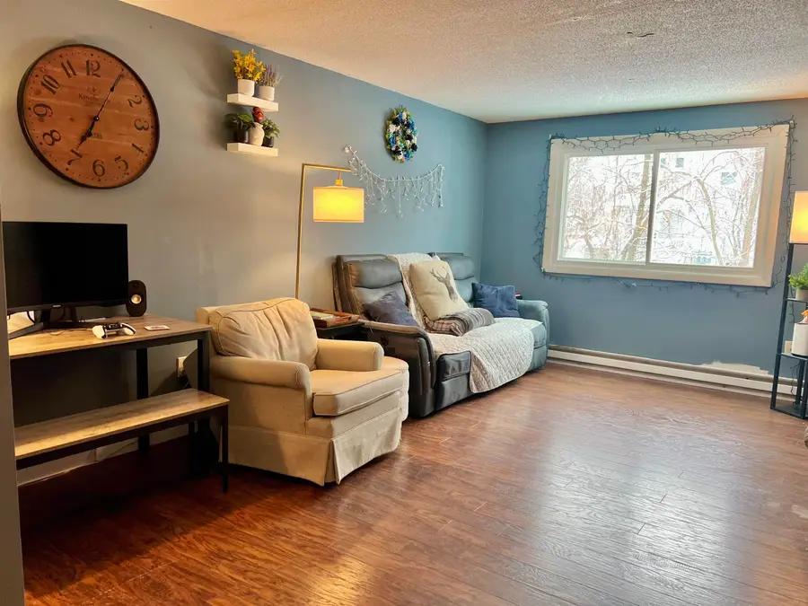 206 Calef Road, Manchester, NH 03103 - Image #2