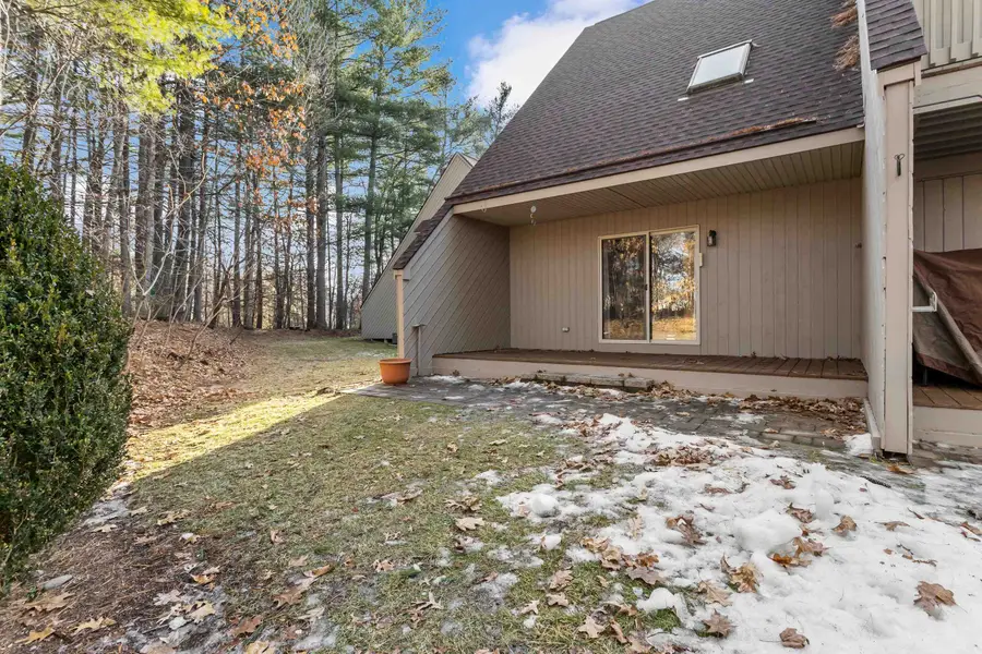 7 Suffolk Court, Bedford, NH 03110 - Image #3