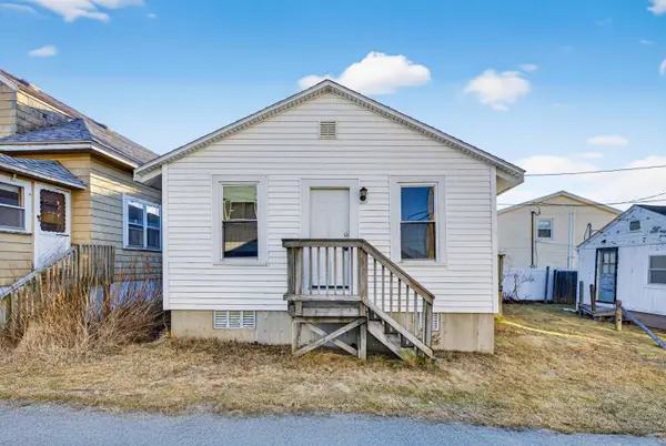 27 Kentville Terrace, Hampton, NH 03842