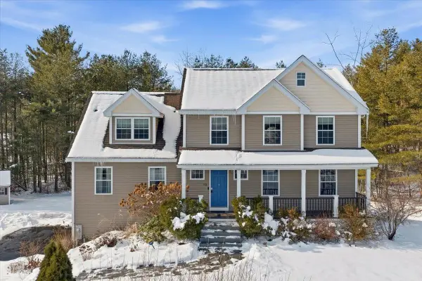 10 Berlang Road, Londonderry, NH 03053