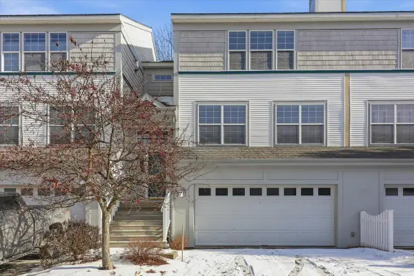 139 Stonington Circle, South Burlington, VT 05403