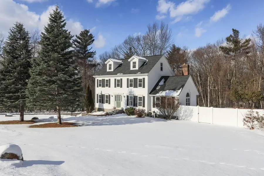 4 Faye Lane, Londonderry, NH 03053 - Image #2