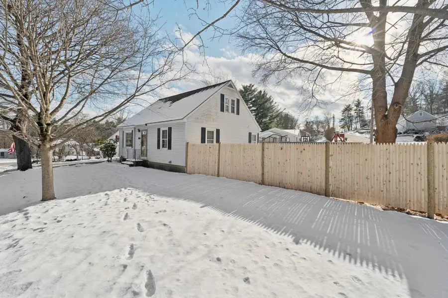 130 westwood Drive, Nashua, NH 03062 - Image #2