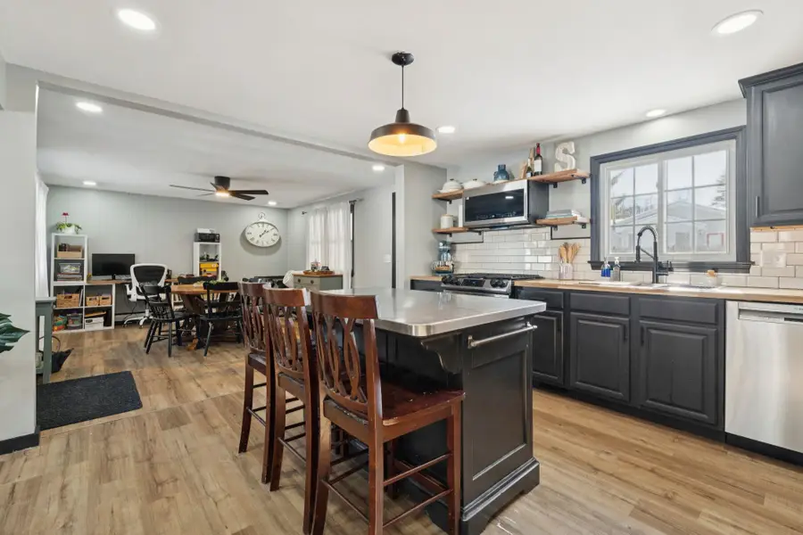 130 westwood Drive, Nashua, NH 03062 - Image #3