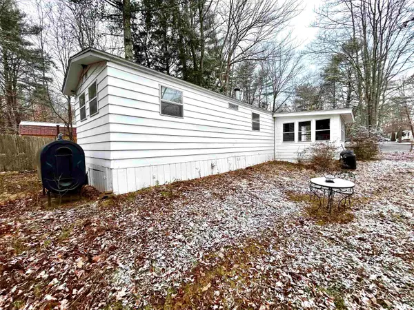 3 Hoover Circle, Loudon, NH 03301