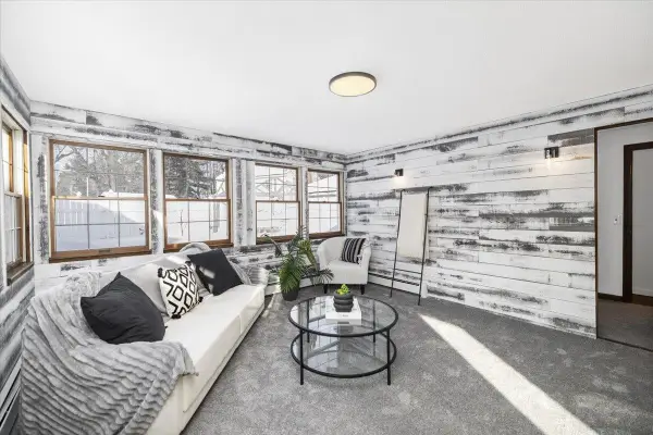 89 Summerside Avenue, Manchester, NH 03102