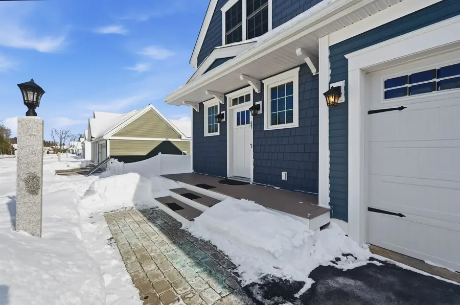 47 Clover Lane, Londonderry, NH 03053 - Image #2