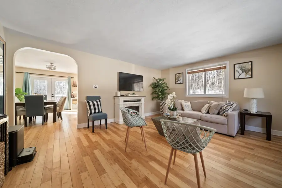 8 Standish Way, Amherst, NH 03031 - Image #2